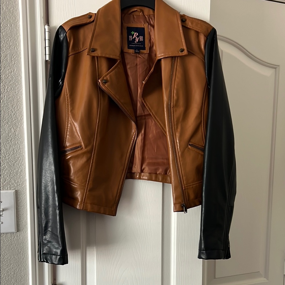 Beautiful and elegant 🖤💛 Edgy Brown and Black Leather Moto Jacket